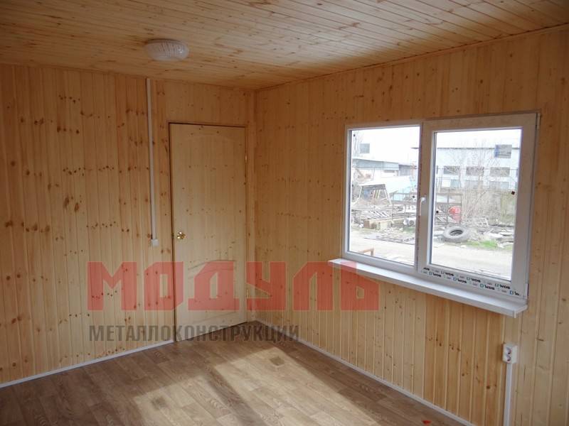 Жилая комната в дачном домике