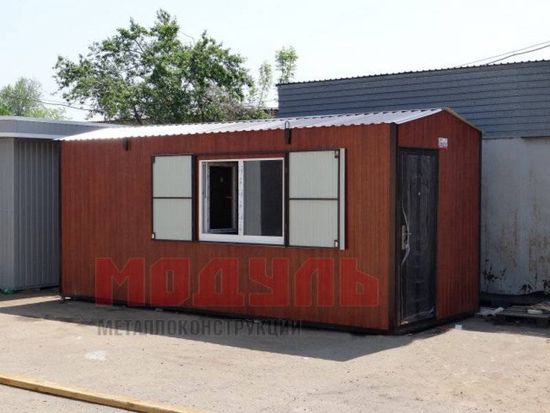 Дачный домик размером 6х2,5х2,7 м наружная отделка из металлопрофиля цвет темное дерево