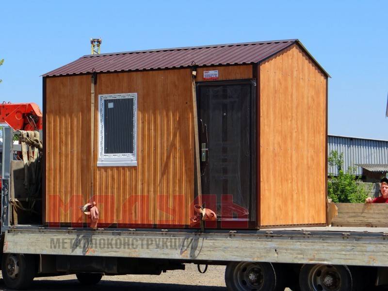 Дачный домик размером 4х2,5х2,7м наружная отделка выполнена из металлопрофиля под дерево