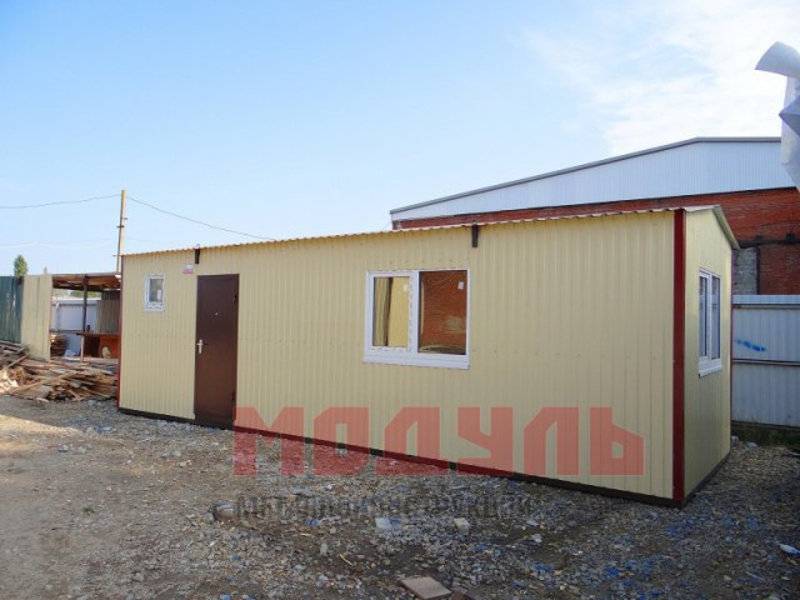 Дачный домик размером 9х3х3м состоит из 2-х комнат, санузла и кухни