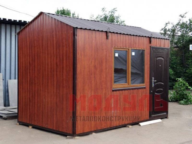 Дачный домик размером 4х2,5х2,7 м отделка снаружи из металлопрофиля цвет темное дерево