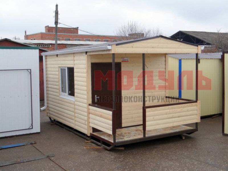 Дачный домик размером 5х3х3 м, утепленный, отделка снаружи из деревянного сайдинга под бревно