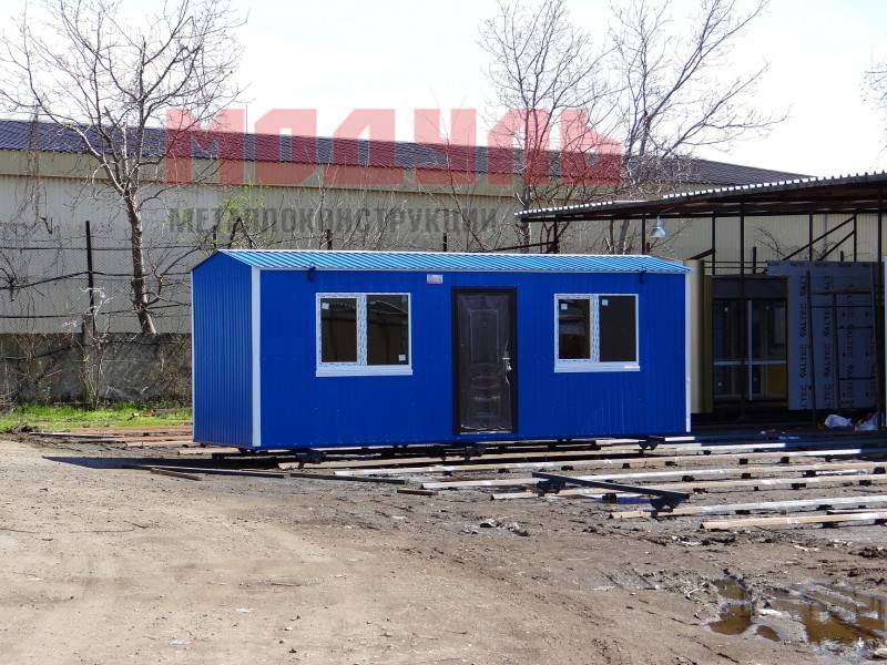 Дачный домик размером 7х2,5х2,7 м, прихожая и две комнаты