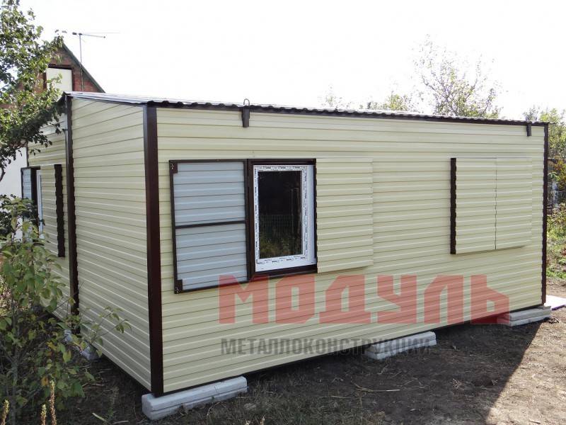 Дачный домик размером 6х5х3 м, утепленный, состоит из 2-х комнат, кухни, санузла и прихожей