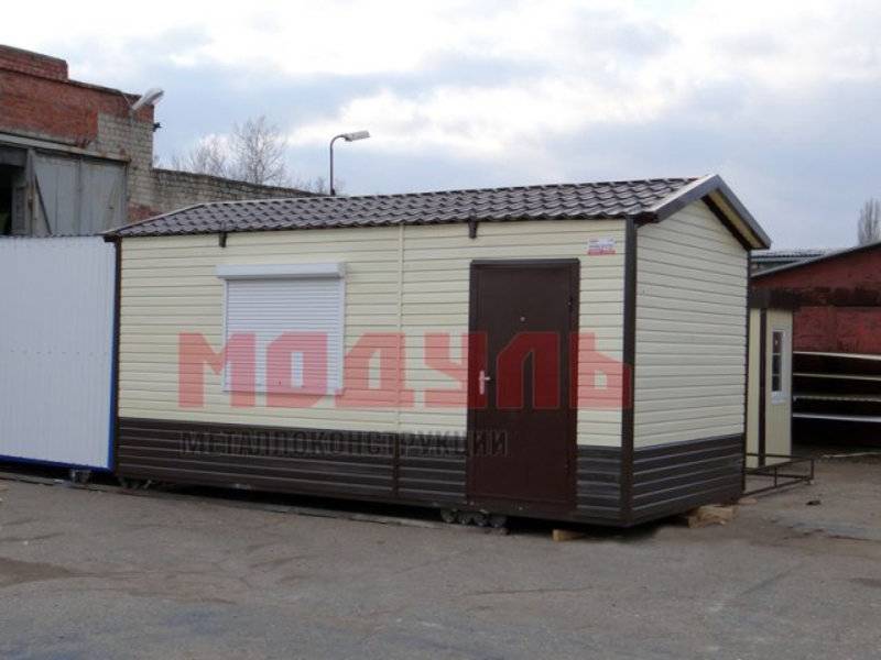 Садовый домик размером 7х3х3 м, утепленный, поделен на комнату, санузел и прихожую