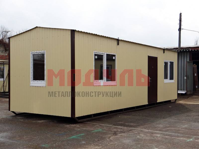 Садовый домик размером 9х3х3м, утепленный, поделен на прихожую, комнату, кухню и санузел