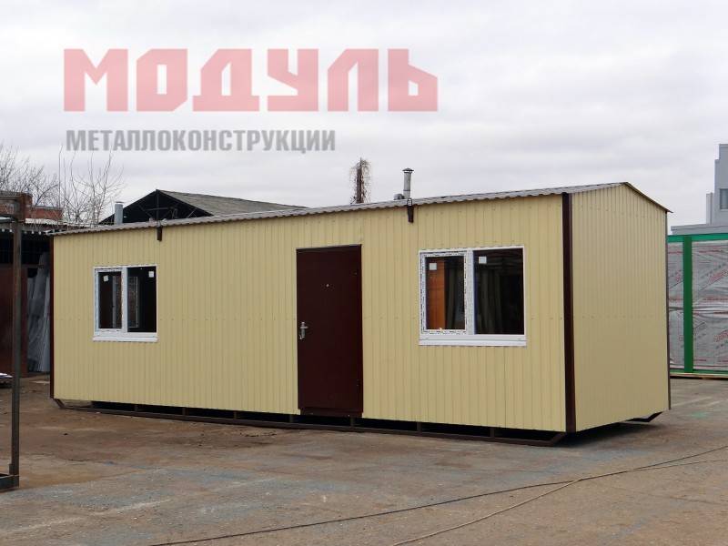 Дачный домик размером 10х3х3м, утепленный поделен на комнату, кухню, прихожую и санузел