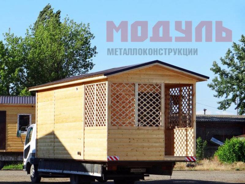 Садовый домик размером 7х3х3 м, утепленный, поделен на комнату, санузел, веранду и прихожую