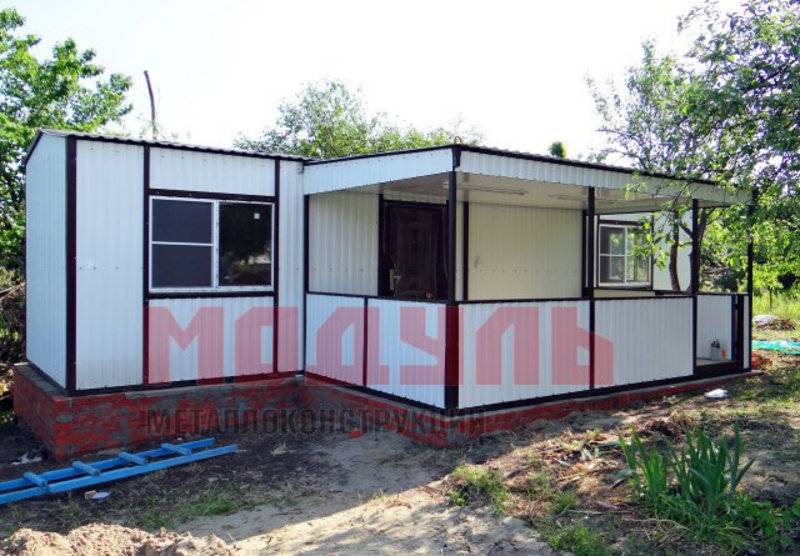 Дачный домик размером 10х3х3 м + веранда размером 5х2,5х2,7 м