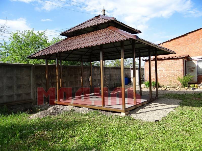 Дачная беседка с продуваемой крышей в 2-х уровнях размером 4,5х3,5х4м