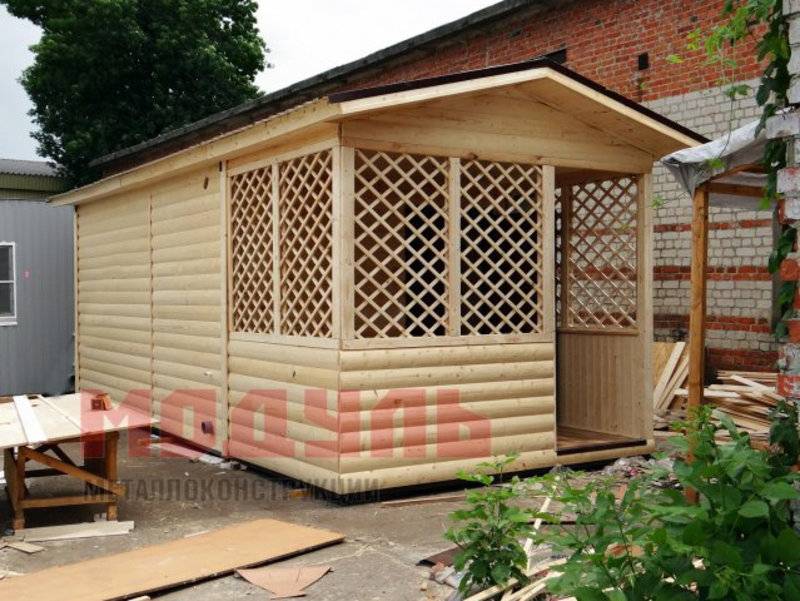 Садовый домик размером 7х3х3 м, утепленный, поделен на веранду, прихожую, санузел и комнату