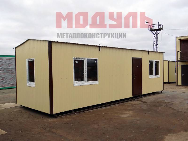 Садовый домик размером 9х3х3 м, утепленный, состоит из прихожей, санузла, кухни и комнаты