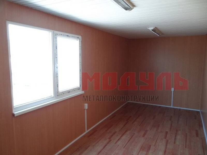 Отделка садового домика: пол - линолеум, стены - ламинированное ДСП толщиной 16 мм цвет Бук Бавария, потолок - ПВХ панели