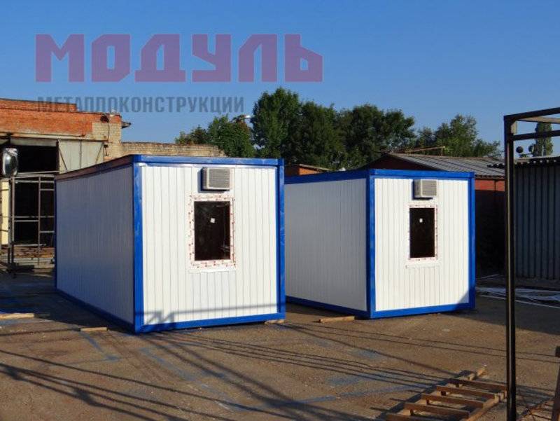 Блок-контейнер для проживания рабочих размером 6х2,4х2,5м поделен на тамбур и комнату