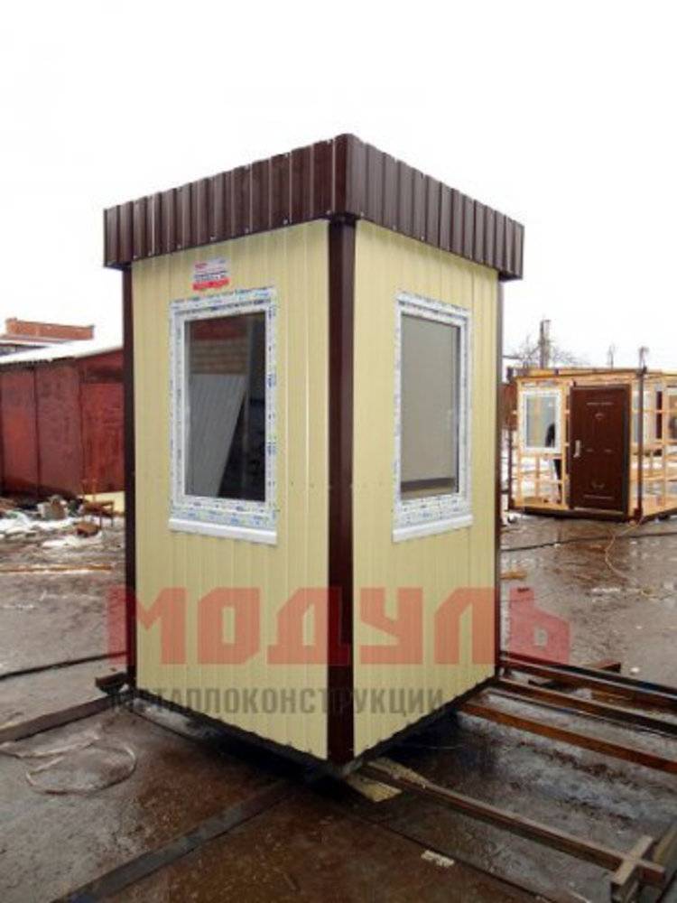 Пост охраны размером 1,5х1,5х2,7 м, утепленный с двумя окнами (A2732)