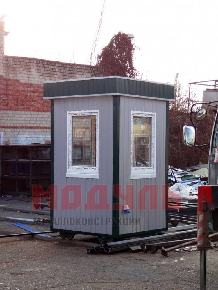 Пост охраны размером 1,5х1,5х2,7м, утепленный с двумя окнами (A2743)