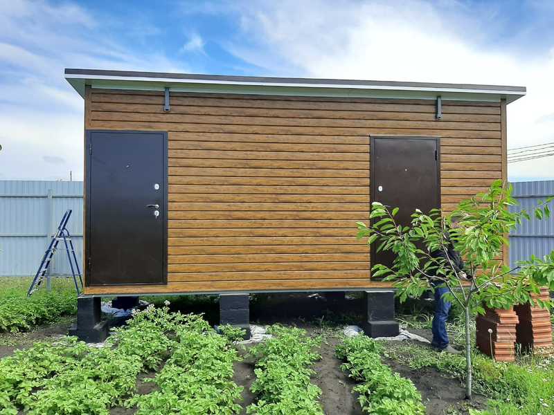 хоз. блок размером 6х2,5х3 м