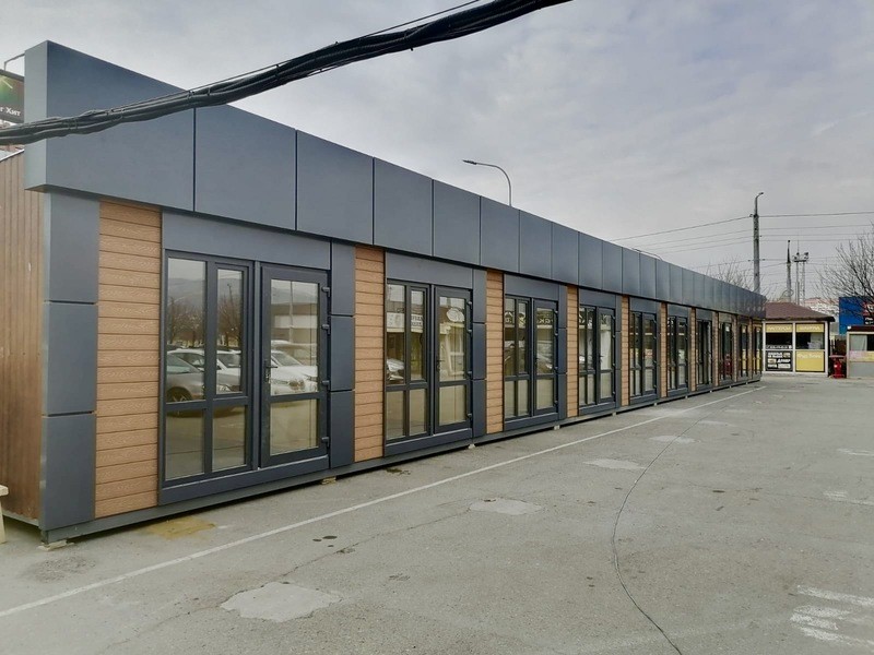 торговый ряд из павильонов размером 6х3х3 м каждый